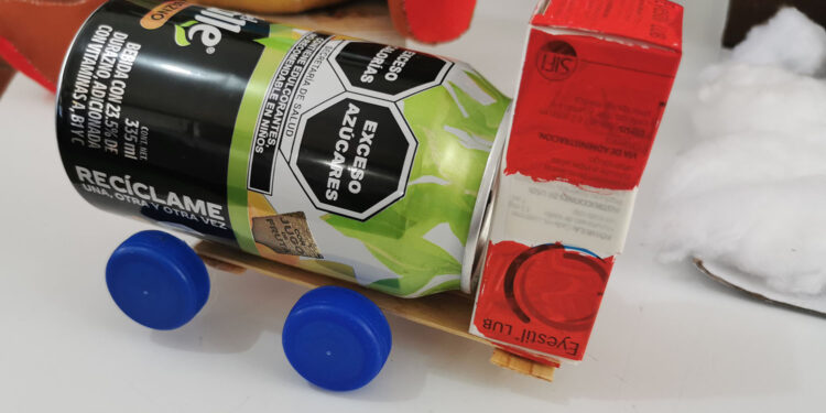 En el Dia del reciclaje alumnos de la Luis Donaldo exhiben trabajos