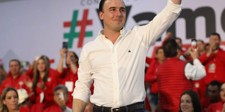 Con propuestas, arrasa Manolo Jiménez en los debates.