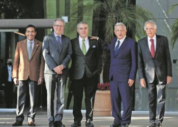 Empresarios se comprometen con AMLO a invertir 30 mil millones de dólares