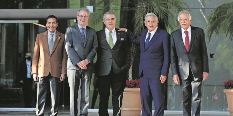 Empresarios se comprometen con AMLO a invertir 30 mil millones de dólares