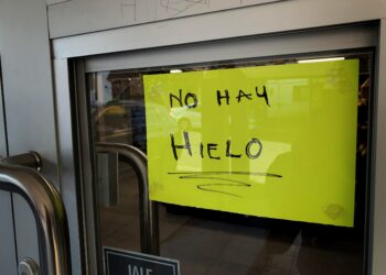 Por extremas temperaturas de calor, escasea hielo y agua en garrafones