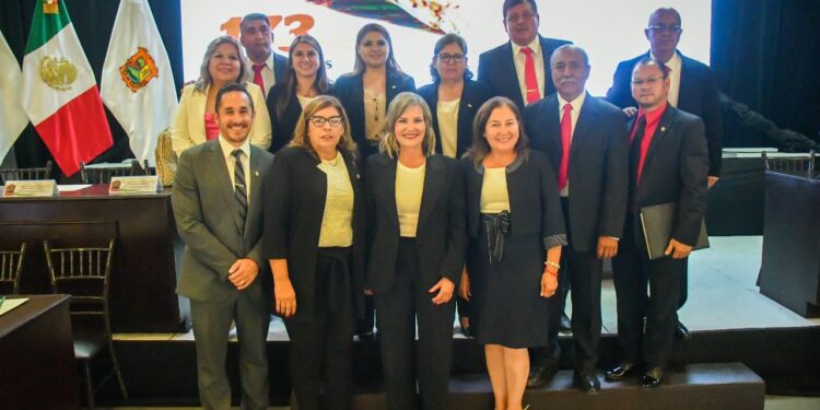 RECONOCEN A CIUDADANOS DESTACADOS CON «PRESEA PIEDRAS NEGRAS»