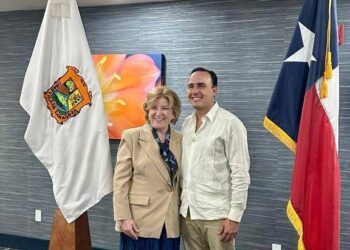 Se reúne Manolo con la Secretaria de Estado de Texas