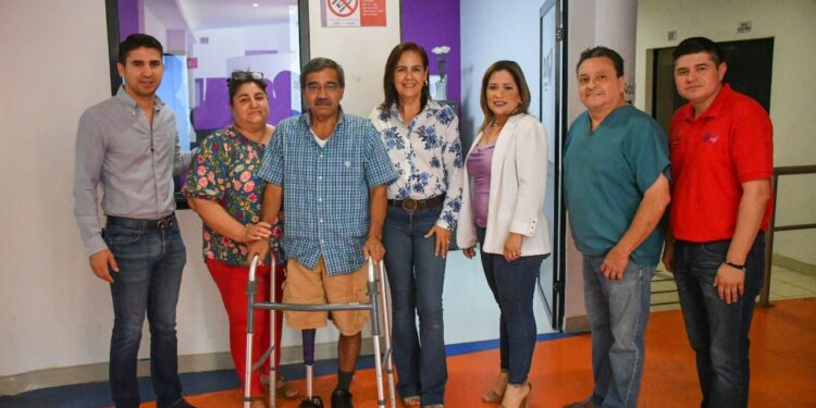 ENTREGA DIF MUNICIPAL  PRÓTESIS COMPLETA DE PIERNA