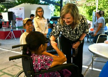 Atiende alcaldesa a ciudadanos del Ejido Villa de Fuente
