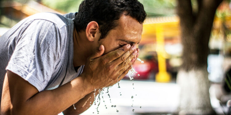 ANTE ELEVADAS TEMPERATURAS, NECESARIO PREVENIR EL GOLPE DE CALOR: SALUD COAHUILA
