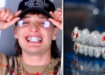 Presume Peso Pluma sonrisa millonaria; ¡Usa protector bucal de oro y diamantes!