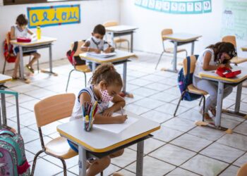 Padres deben fomentar que sus hijos concluyan el ciclo escolar