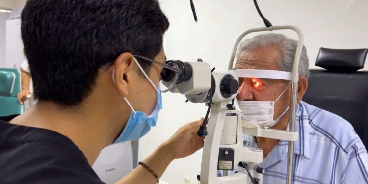 Recuperan vista 287 derechohabientes del IMSS