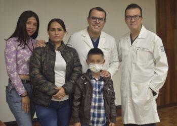 Con cirugía triple, reconstruyen vías urinarias y preservan función renal a niño de 8 años en HGZ No. 33 del IMSS Nuevo León