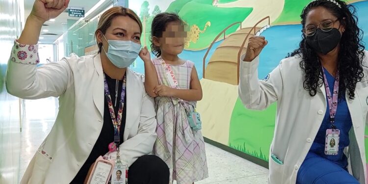 Con acción multidisciplinaria, médicos del HGR No. 1 salvan vida de niña de 4 años, tras impacto de bala perdida