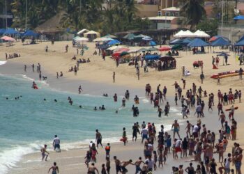 Reportan 14 playas contaminadas con heces fecales en México