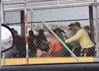 Grupo de 30 migrantes venezolanos intenta cruzar a la fuerza a EU