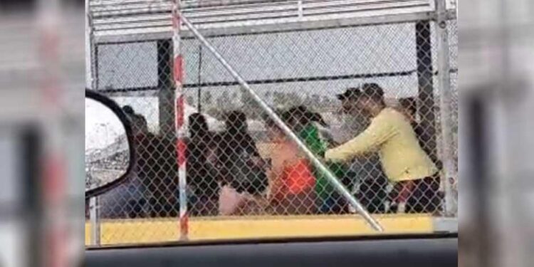 Grupo de 30 migrantes venezolanos intenta cruzar a la fuerza a EU