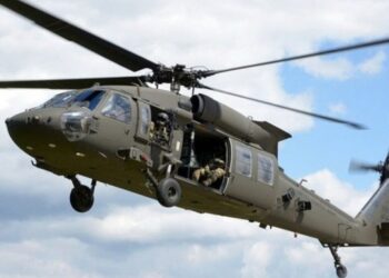 Ejército utiliza un helicóptero Black Hawk para blindar a Coahuila