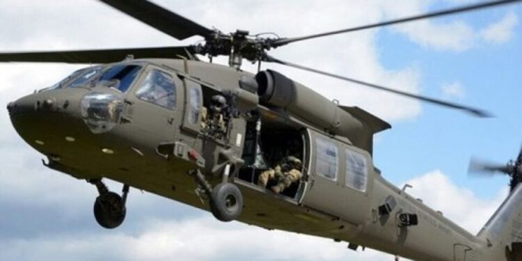 Ejército utiliza un helicóptero Black Hawk para blindar a Coahuila