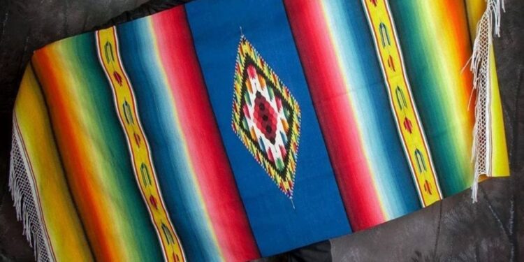 La historia del sarape: un foráneo distinguido de Saltillo