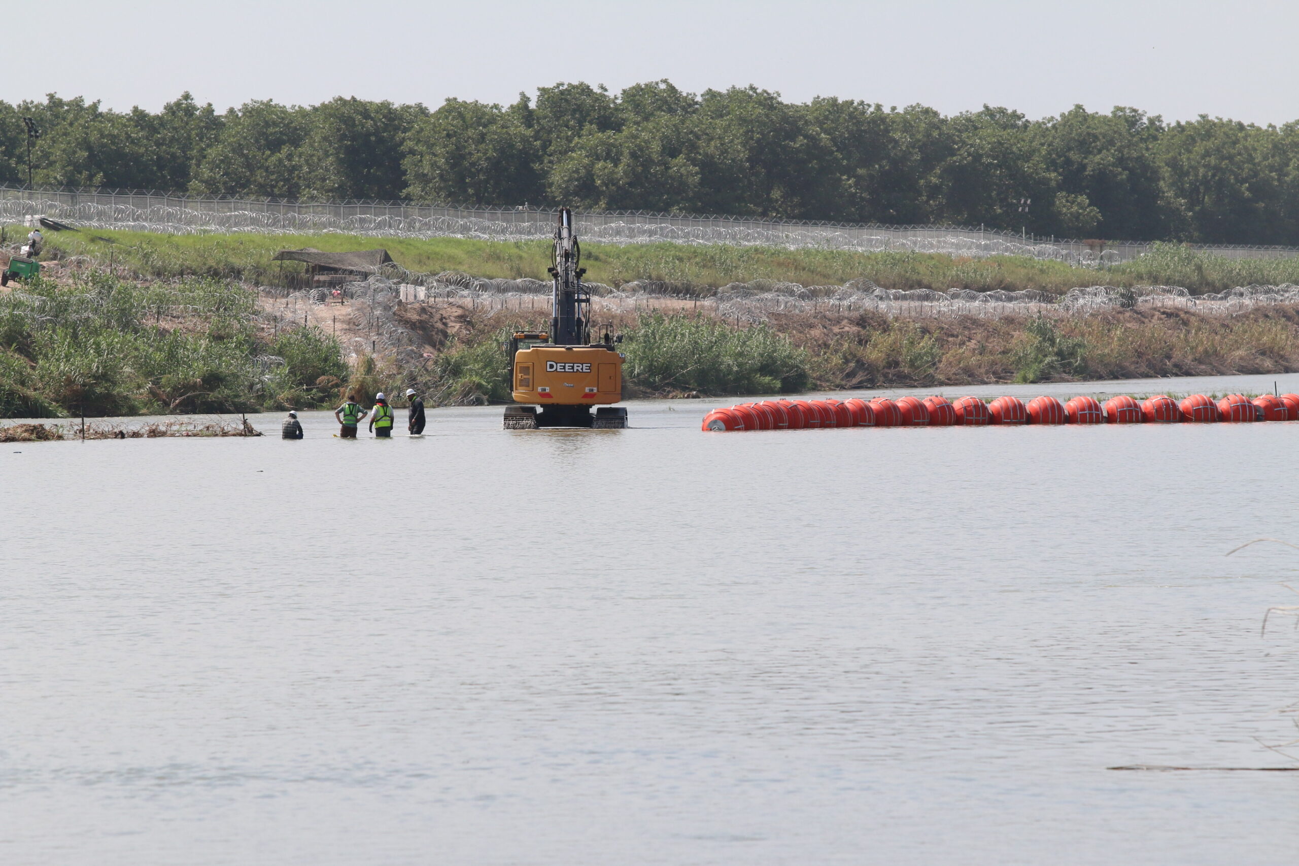 Instaladas más de 300 metros de boyas en el río Bravo; buscan desinhibir migración