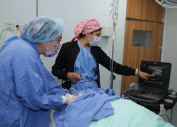 Ayudan equipos portátiles de ultrasonido en tratamiento de pacientes con dolor en Hospital de Traumatología del IMSS