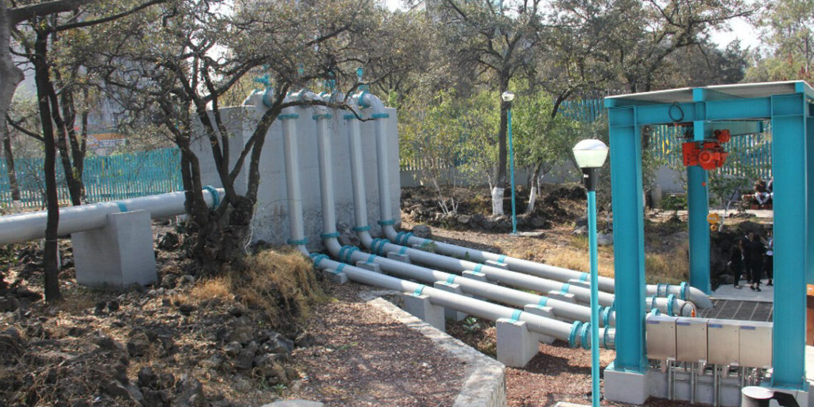 CIUDAD DE MÉXICO, 25FEBRERO2016.- Miguel Ángel Mancera, jefe de Gobierno de la Ciudad de México, pusó en operación el "Proyecto Pluvial y de Recarga de Acuífero Picacho-Ajusco", importante para la capital del país al combinar 13 Pozos de Absorción y la Planta de Bombeo Jardines en la Montaña.
FOTO: GCDMX /CUARTOSCURO.COM