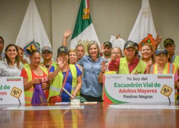 ESCUADRÓN VIAL ESCOLAR RECIBE APOYO DE PARTE DE LA ALCALDESA