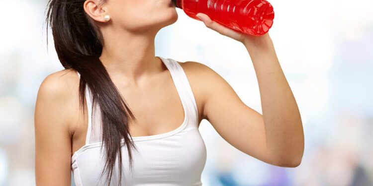 ¡Cuidado! Las bebidas energizantes no hidratan