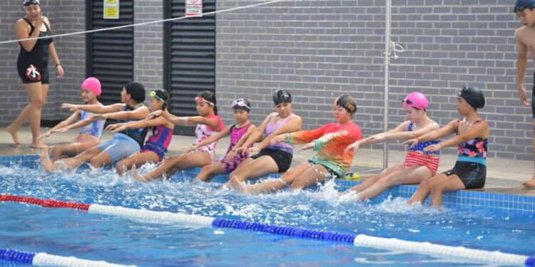 Con éxito inician los cursos de natación