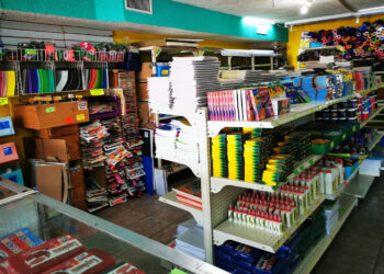 Papelerías llaman a comprar las listas de útiles poco a poco