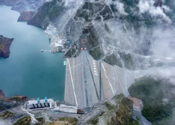 Comienza a funcionar la instalación hidro-fotovoltaica más grande del mundo, capaz de alimentar a 700.000 hogares