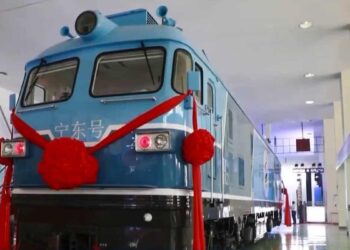 China presenta la primera locomotora de hidrógeno convertida a partir de un motor de combustión interna