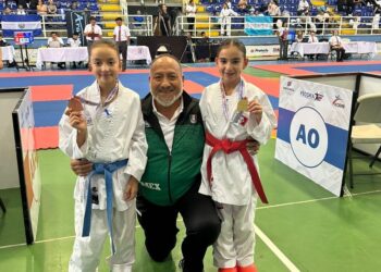 HERMANOS KARATECAS COAHUILENSES SUMAN MEDALLAS EN ABIERTO INTERNACIONAL DE COSTA RICA