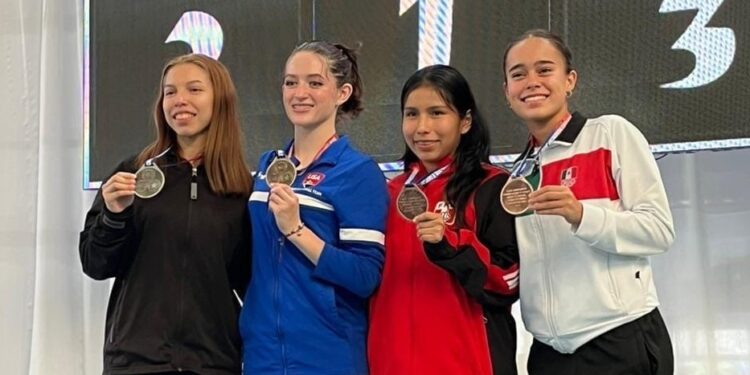 COAHUILENSE ELENA ALMIÑANA FLORES GANÓ BRONCE EN PANAMERICANO JUVENIL DE KARATE, EN CHILE