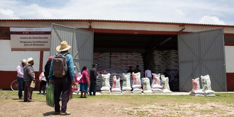 Arranca Agricultura entrega de fertilizante gratuito en Coahuila