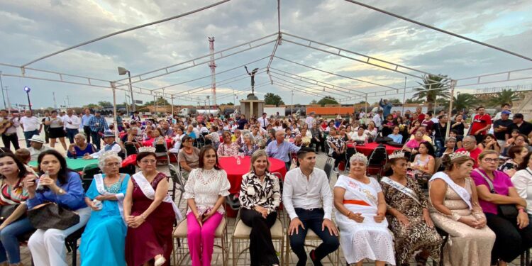 CELEBRAN A LOS ADULTOS MAYORES  EN SU DÍA