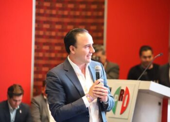 Presenta Manolo Jiménez modelo Coahuila frente a Diputados Federales y Senadores del PRI