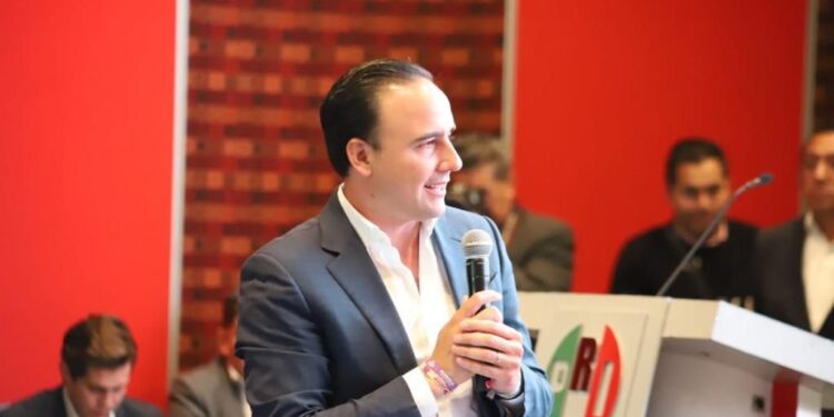 Presenta Manolo Jiménez modelo Coahuila frente a Diputados Federales y Senadores del PRI
