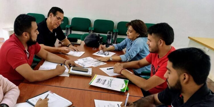 Acuña se prepara para dar la bienvenida a la Mariposa Monarca
