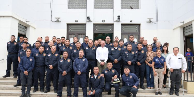 Con misa, desayuno y recorrido por la ciudad festejaron los Bomberos su día
