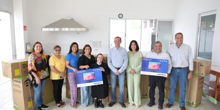 Dotan a casa OMNIA con equipo de cómputo y aire acondicionado