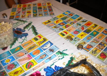 Tanto fanatismo por la lotería que hasta rifan paquetes de cerveza