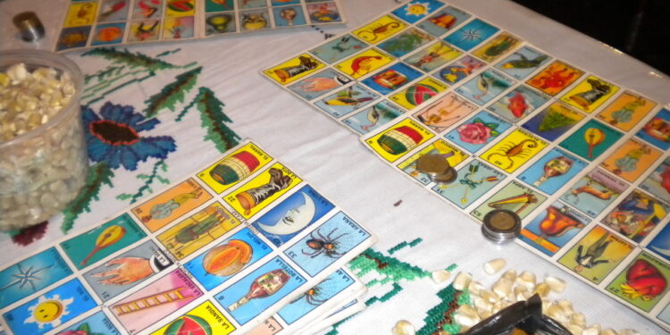 Tanto fanatismo por la lotería que hasta rifan paquetes de cerveza