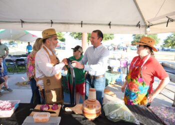 Siguen las celebraciones en el mes del Abuelo
