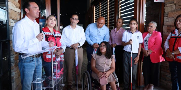 DAN EL BANDERAZO A CAMPAÑA NEGOCIOS INCLUSIVOS DE ACUÑA PROMOVIDA POR EL SISTEMA DIF