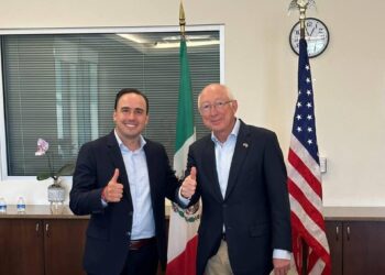 Se reúne Manolo con el embajador de Estados Unidos.