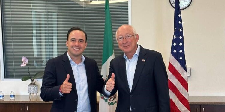 Se reúne Manolo con el embajador de Estados Unidos.