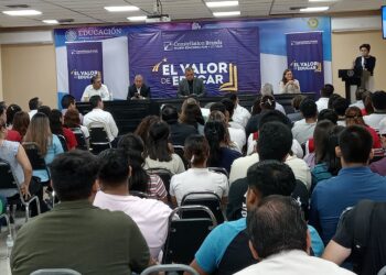 Entregan 500 becas “El Valor de Educar” a estudiantes de nivel medio y superior