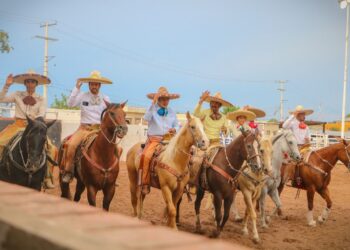VIVEN TRADICIONES MEXICANAS EN GRAN CHARREADA