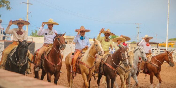 VIVEN TRADICIONES MEXICANAS EN GRAN CHARREADA