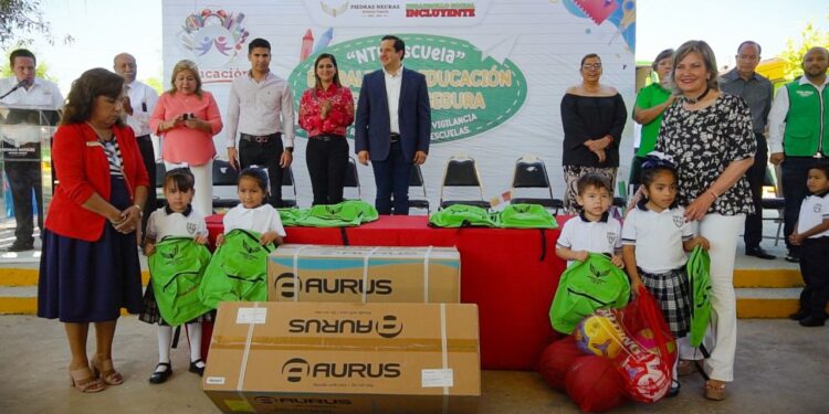 LLEVAN BENEFICIOS MUNICIPALES A JARDÍN DE NIÑOS