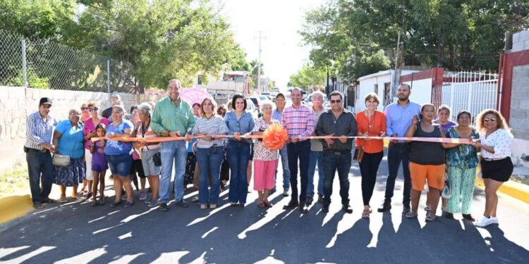 Después de 30 años llega la pavimentación a la calle Lázaro Cárdenas de la Teotihuacan